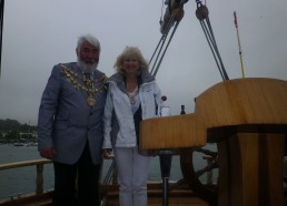 Le maire de Dartmouth et sa femme à bord