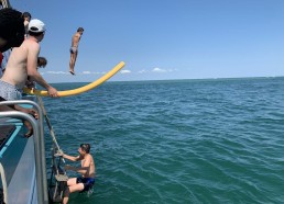 De retour au bateau : saut du pont !!