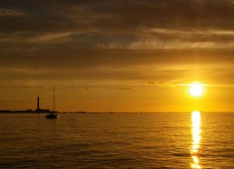 Coucher de soleil sur le phare de Sein