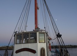 La nuit tombe sur notre cher bateau