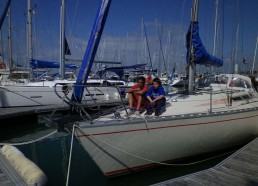 Exercices vidéo sur un bateau