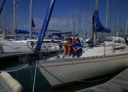 Exercices vidéo sur un bateau