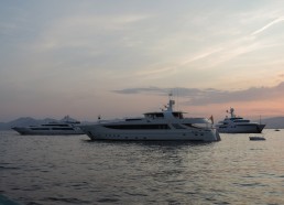 Nous découvrons de nouveaux types de bateaux à Cannes