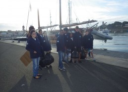 Il est 8h30, les matelots quittent le bord, direction la Conserverie Courtin de Concarneau