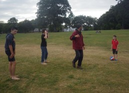 Football dans un parc