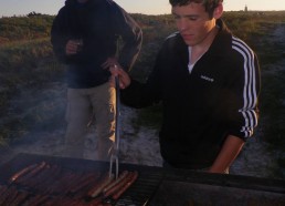 Clément se charge des saucisses