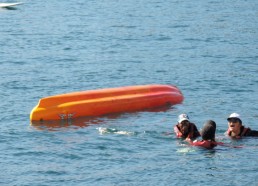 … Quand soudain ! À l’eau Hawa, Ludivine et Aurélien !