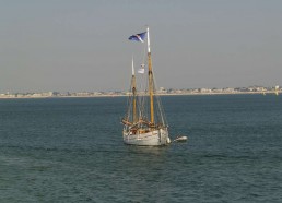 Dernières manœuvres du Notre Dame des Flots avant son entrée dans le port de Pornichet