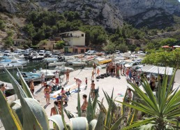 Le port niché au cœur des calanques