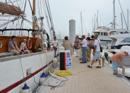 Arrivée des matelots et de leur famille