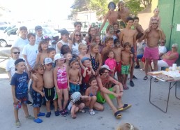 Les Matelots avec les jeunes de Morgiou, après les jeux