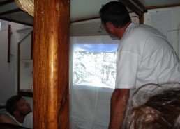 Pascal ARNAUD donne une petite conférence sur l’archéologie sous-marine en Méditerranée