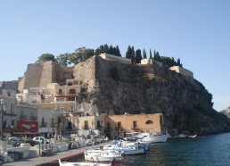 Vue du vieux port de Lipari