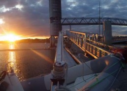 Le Bora Bora au ponton de la cité de la voile