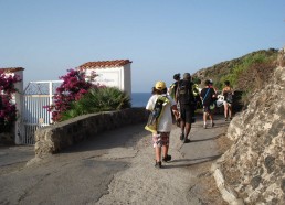 Les matelots découvrent le chemin côtier d’Ustica