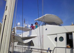 Les matelots visitent le Yacht voisin