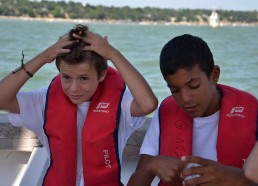 Les garçons en pleine coiffure