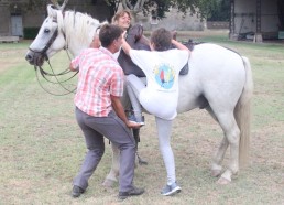 Tous les matelots ont pu essayer la selle camarguaise posée sur Cacalao