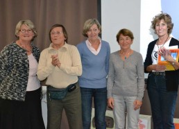 De gauche à droite: Christine (secrétaire adjointe), Bibi (trésorière), Catherine (secrétaire), Michèle (trésorière adjointe) et Françoise (présidente)