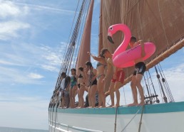 Armand accompagne nos Matelots pour la baignade