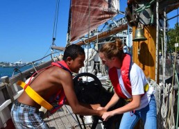 Reda et Laetitia à la grande voile