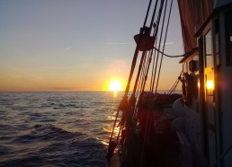 Le soleil se couche, à nous la navigation nocturne