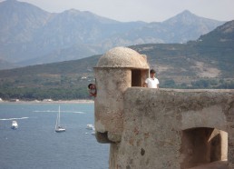 Les matelots visitent la citadelle de Calvi