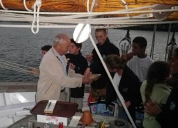 Repas convivial sur le bateau en compagnie des rotariens