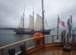 Le Bel espoir quitte le mouillage de Camaret