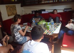 Repas en musique accompagné par Frédéric à la guitare