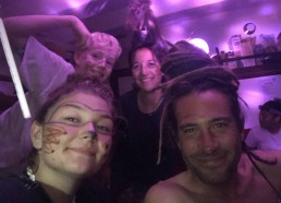 Soirée carnaval : l’équipe de Ilina, greg, Mathieu et Clo