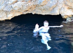 Entrée de la grotte du « Souffleur », attention aux têtes !