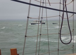 Un autre bateau défie les éléments