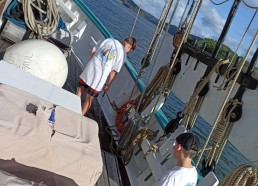 Emiliano et Sylvère nettoient le pont