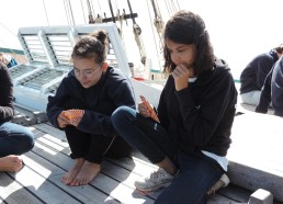 Alwena et Amandine prête à gagner aux cartes !