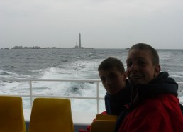 Quentin, Régis et le phare de l’île Vierge