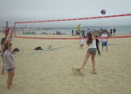 Les matelots se font une partie de Beach Volley