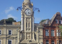 Place de l’horloge à Torquay