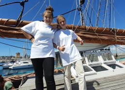 Lucie et Ilina se prépare pour la navigation