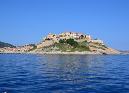 Arrêt à Calvi pour remplir le réservoir d’eau