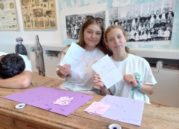 Lucie et Ilina à l’école