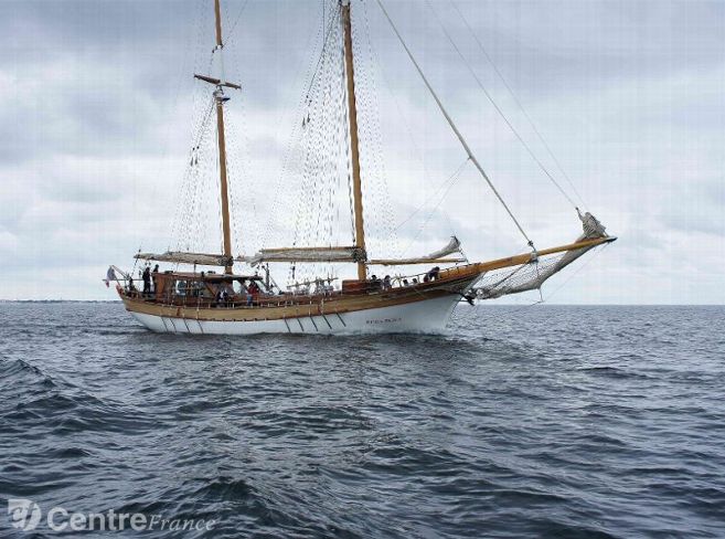 Le voilier Bora-Bora repart à nouveau sur les eaux avec des jeunes qui ont besoin de distraction