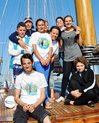 Les huit matelots de la vie s'amarinent avant le départ, lundi, pour trois semaines de navigation, Le Telégramme 12 juillet 2014