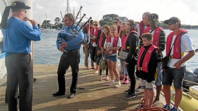 Les enfants accueillis par les Sonerien an Theven de Porspoder. Ouest France du 09 août 2016