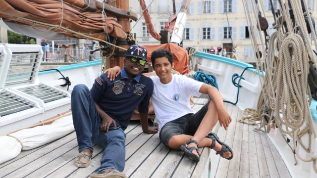 Naïm et Lucas, deux copains à bord du Fleur de Lampaul - Illustration Ouest-France 18 août 2016