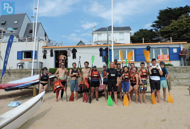 Ce lundi, l’équipe est prête à partir pour une heure de paddle et kayak sur la plage de Pornichet. Olympia Roumier