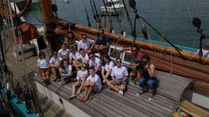 L’équipage des Matelots de la vie de l’expédition de juillet est sur le pont.