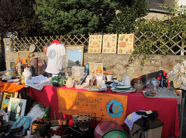 vide grenier à Saillé ce 13 octobre 2013 auprofit des Matelots de la Vie