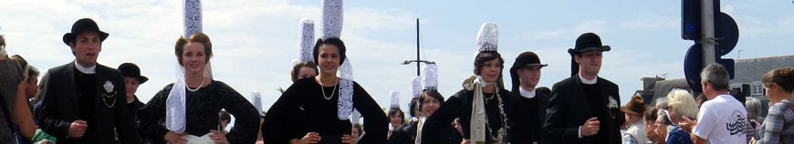 Danse folklorique au Festival des Filets Bleus de Concarneau