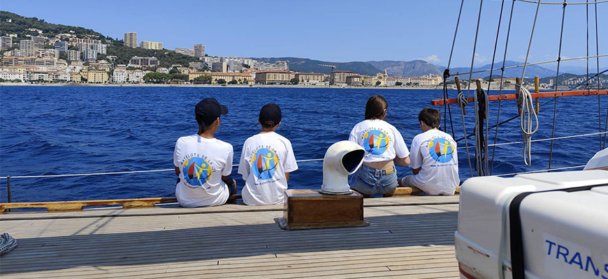 Direction la Corse : nature, musique et quarts de nuit